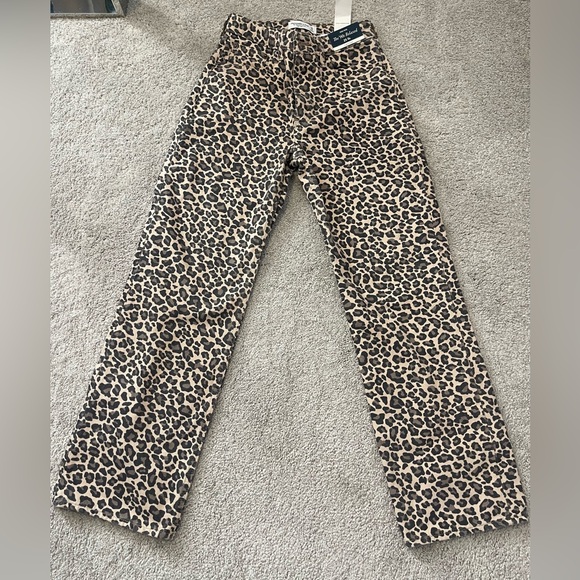 NWT! Abercrombie & Fitch Beige and Black Leopard Print Jeans - Picture 2 of 6